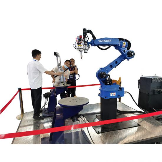 sistema di saldatura laser robot industriale